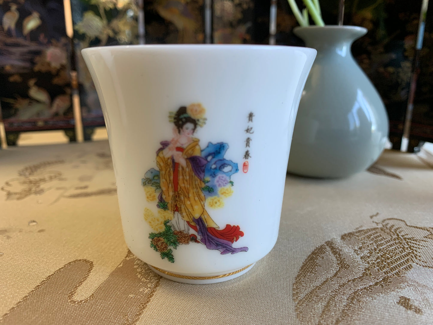 Magic Teacup--Beauty in Yellow, Guifei Appreciates Spring