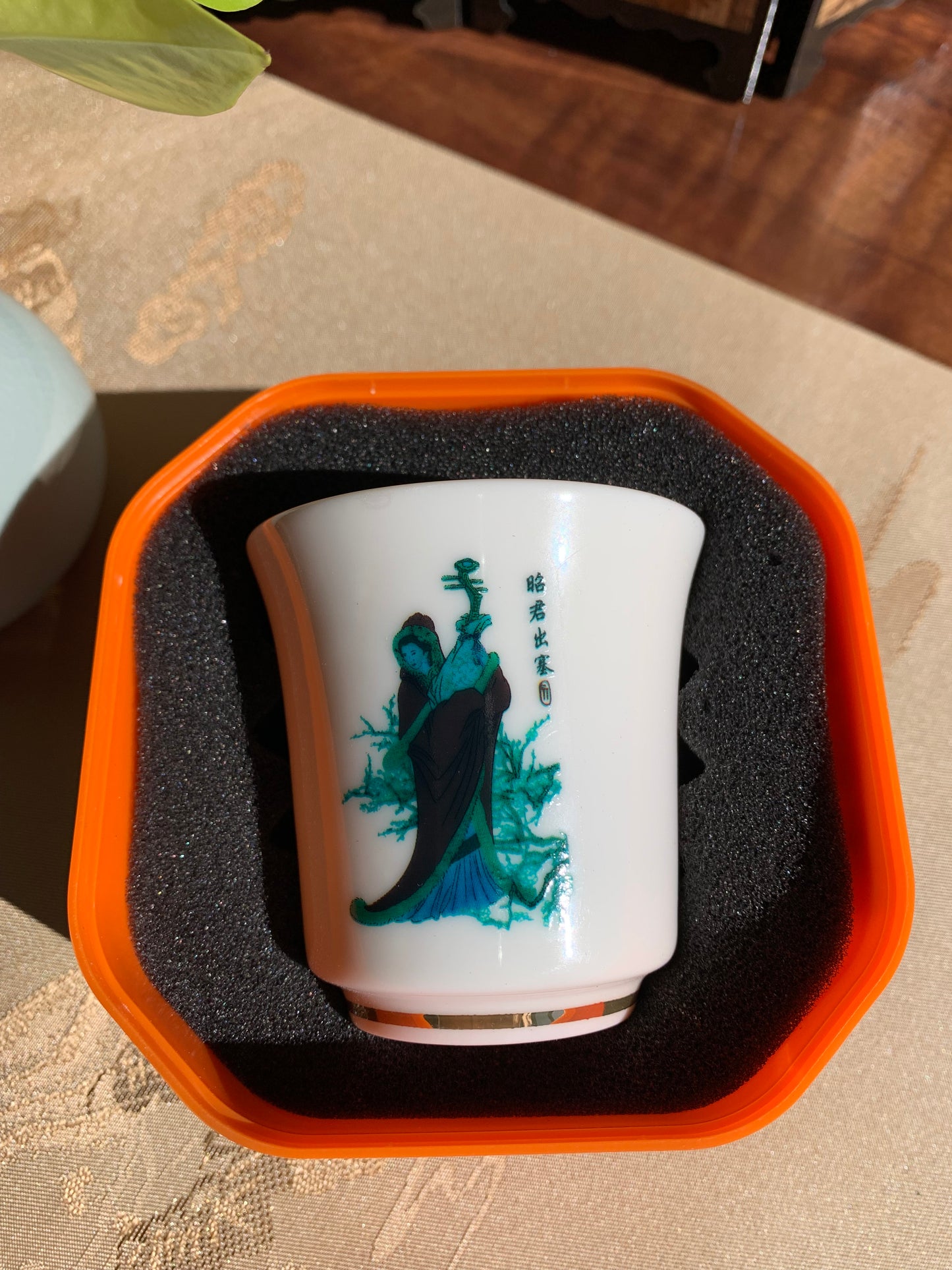 Magic Teacup--Beauty in Red, Zhaojun Goes Beyond the Great Wall