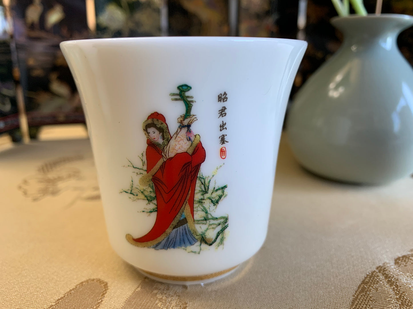 Magic Teacup--Beauty in Red, Zhaojun Goes Beyond the Great Wall