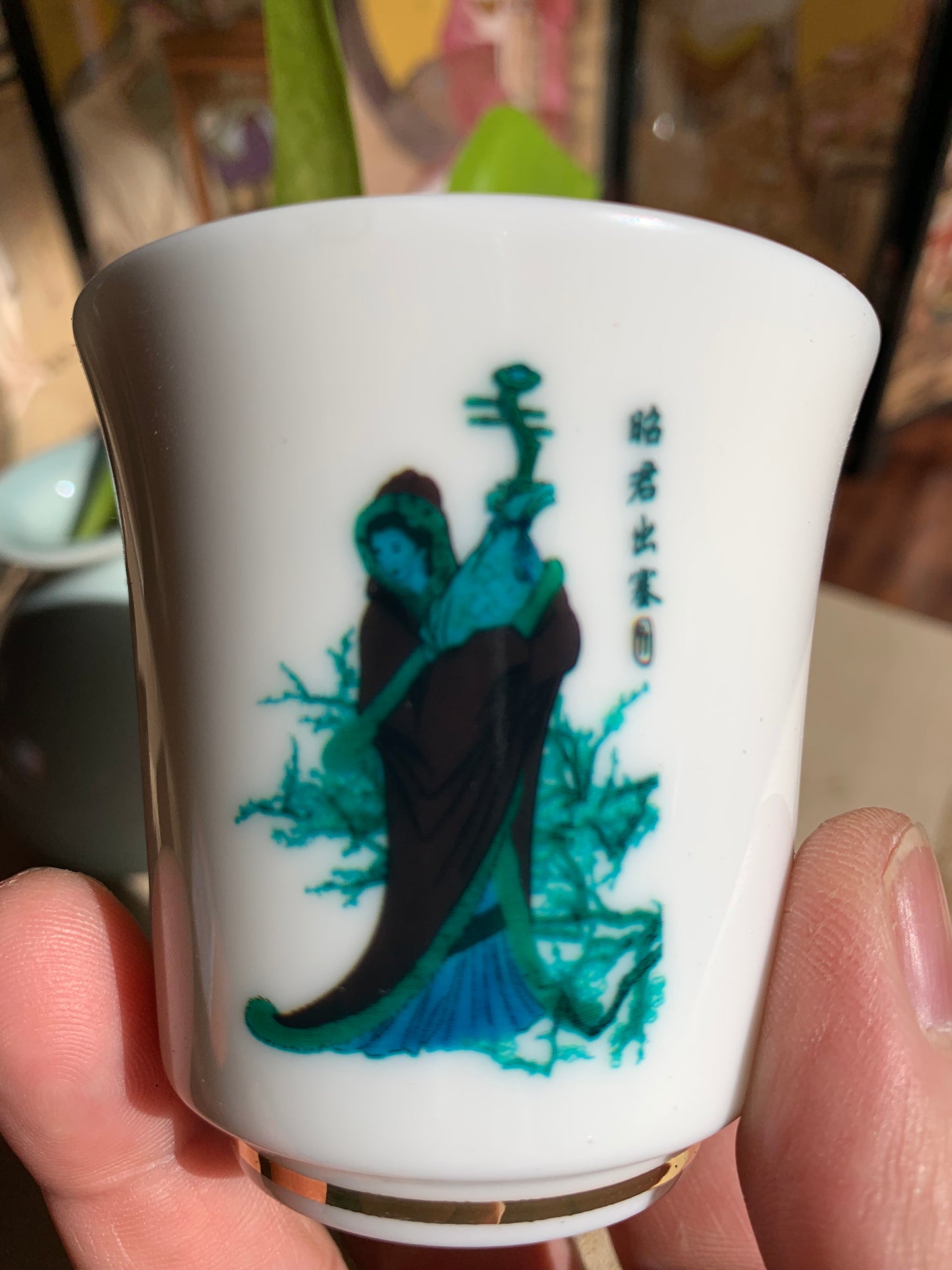 Magic Teacup--Beauty in Red, Zhaojun Goes Beyond the Great Wall