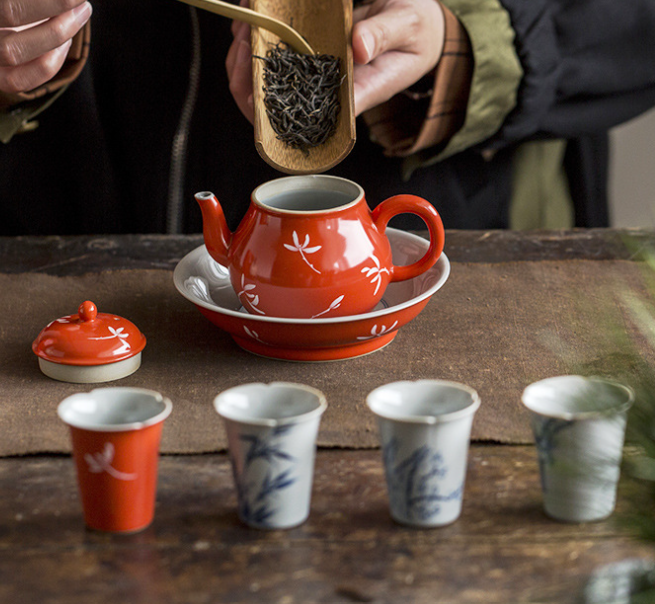 Cha Ge Yin Hand-painted Tea Set