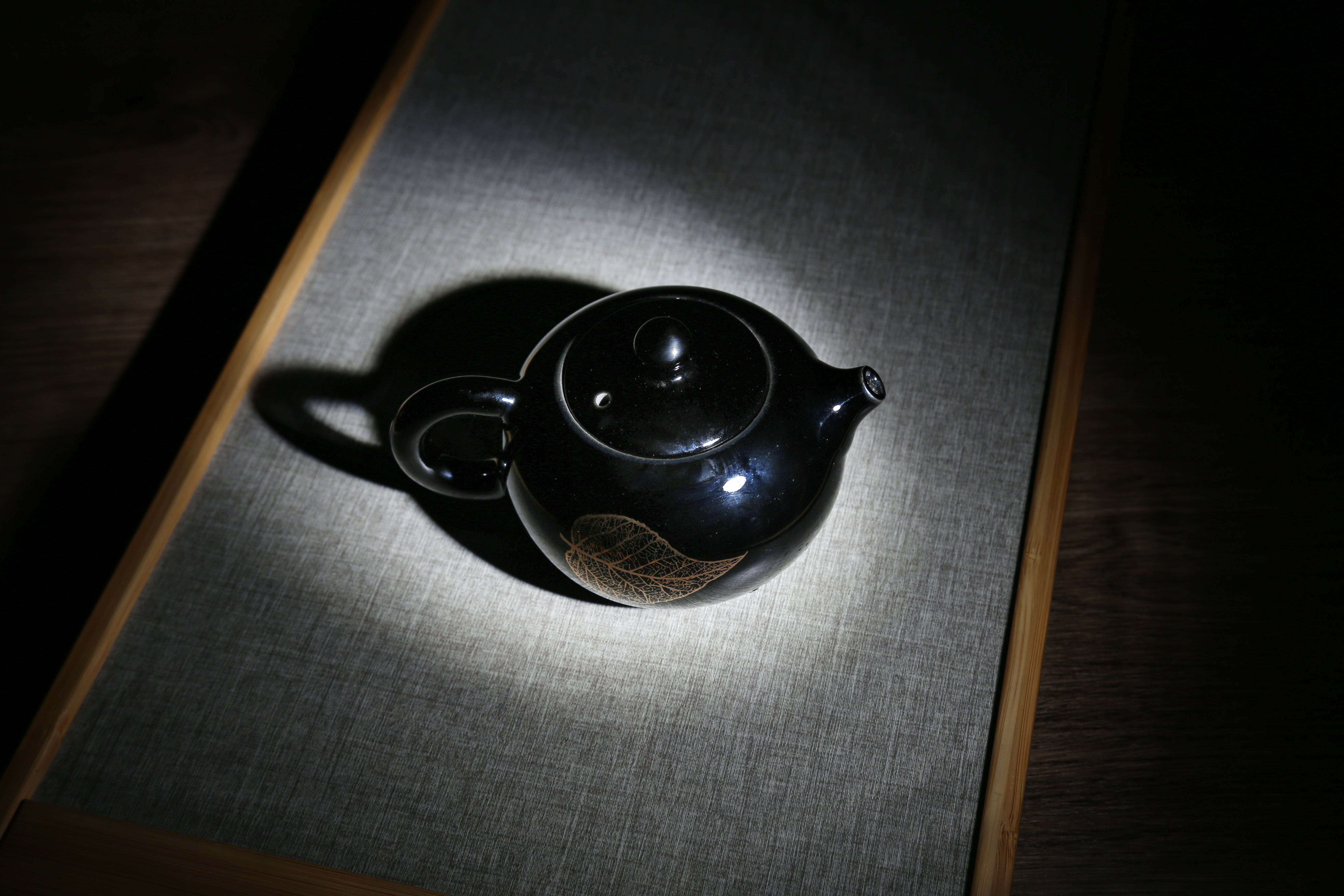 Golden Leave Teapot - Taishan Tea Club