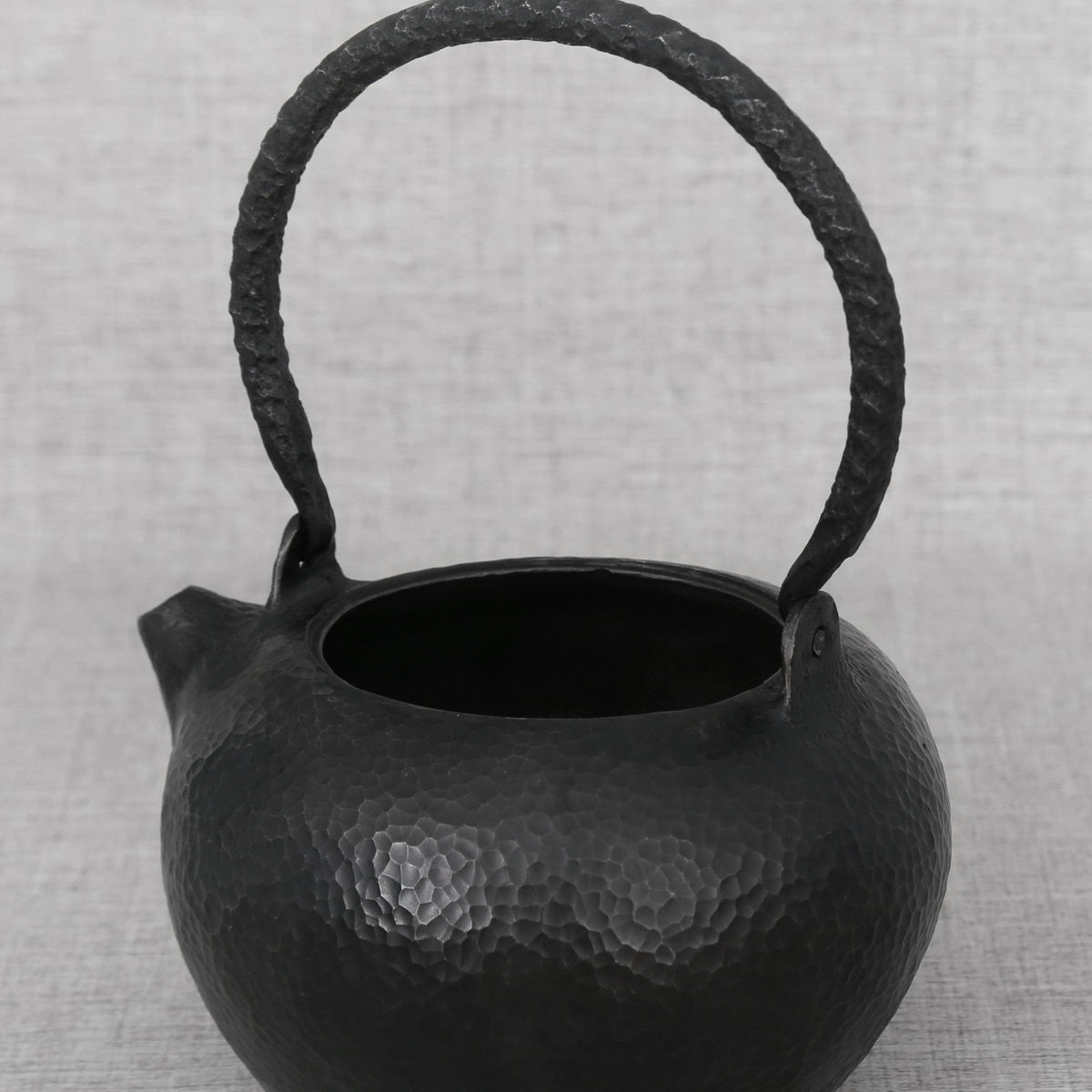 TS Iron Handcraft Iron Kettle (wrought iron) - Large, Amber button - Taishan Tea Club